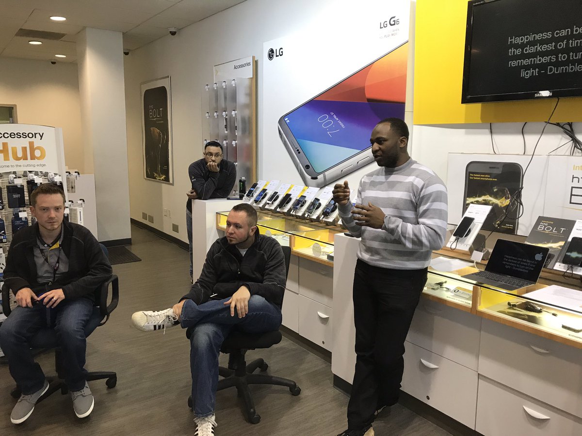 KYCLGuy's tweet photo. My man James Harris coaching the team on CL referrals! @the_oraqle @MKI_Champs @jbarne30 @MartyHayes11 @jareddurall https://t.co/5zV0zMQyPj