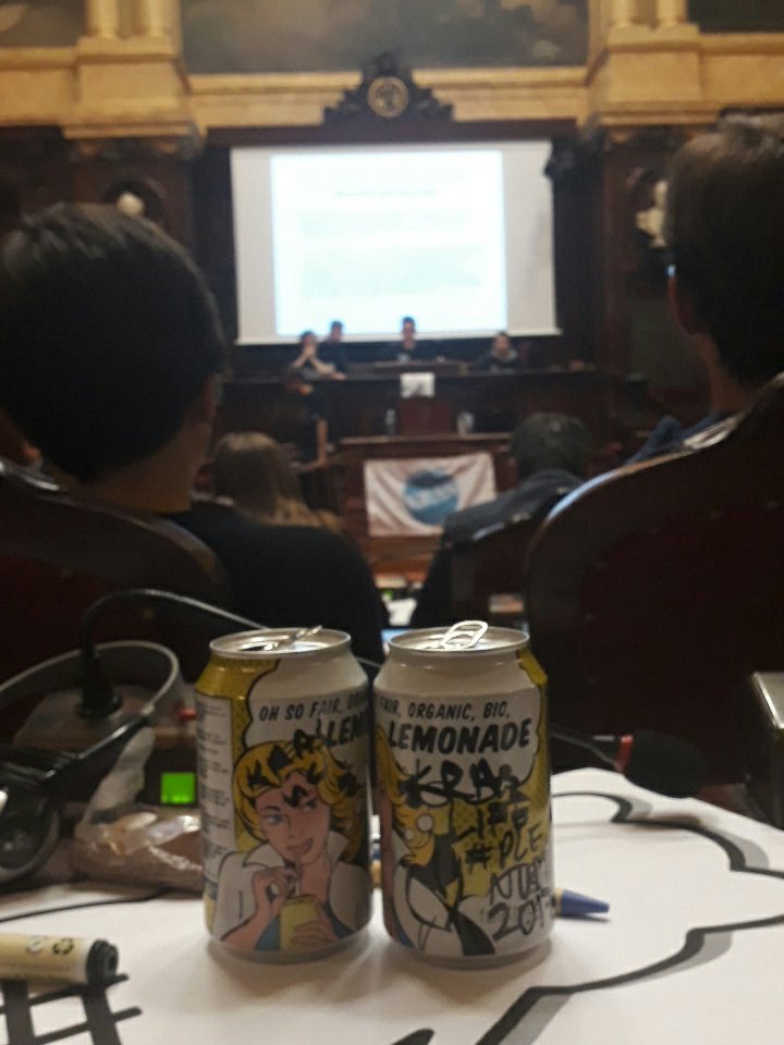 laladethomaz's tweet photo. #plenum17 #fairtrade #LEMONADE #senaat #kras https://t.co/KQXv09gMDS