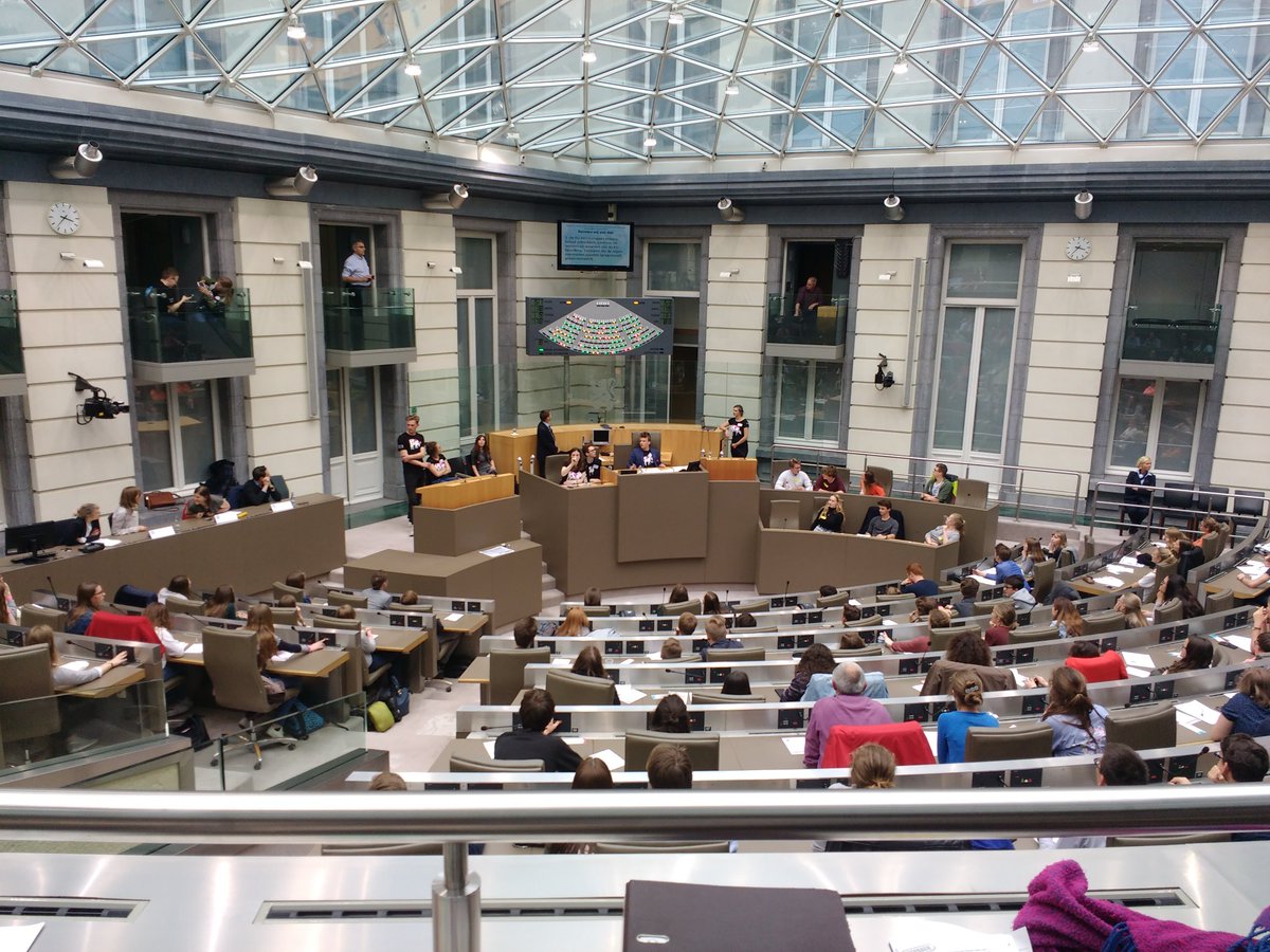 Roelslies's tweet image. Wie twijfelt of  16-jarigen wel een doordachte mening hebben moet hier maar eens komen kijken. #stemrecht16 #plenum17 #vlaparl