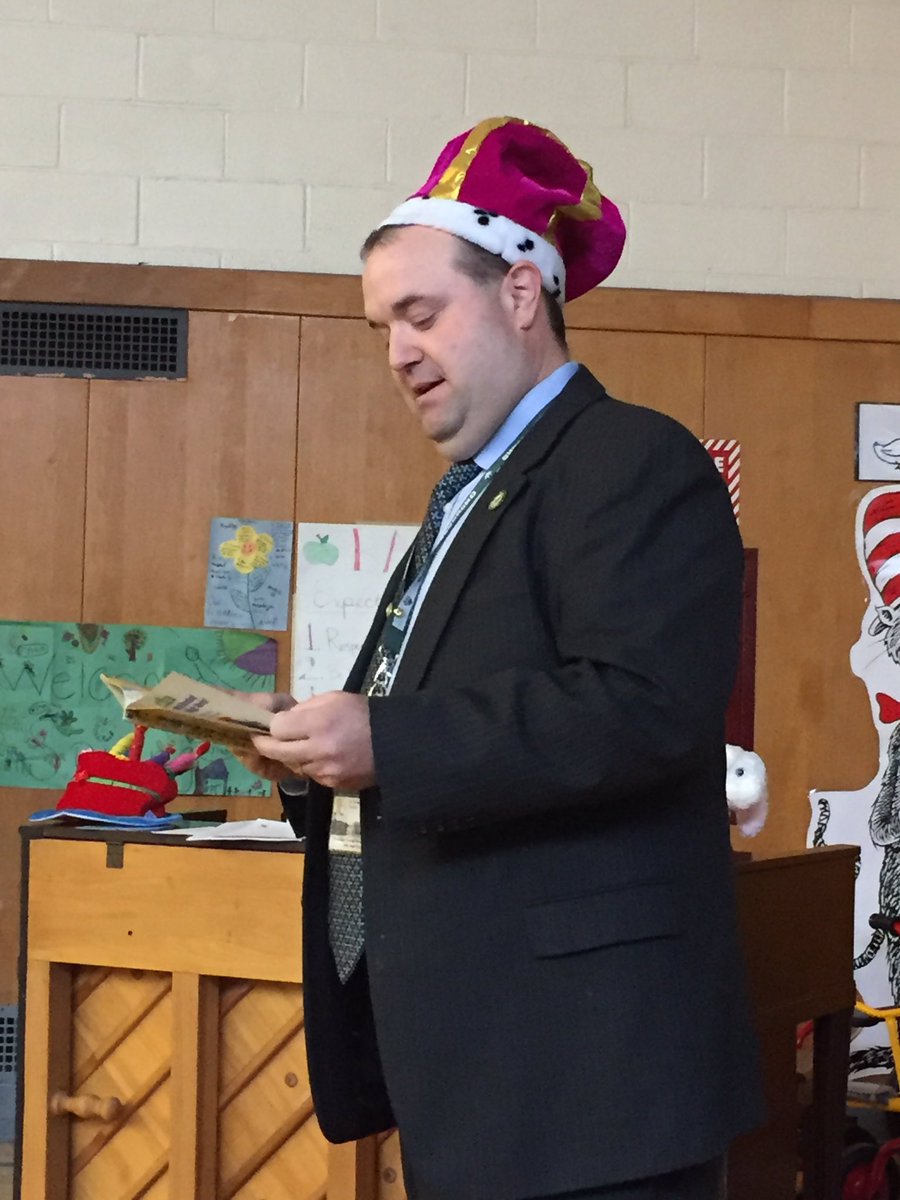 OCSRockwell's tweet image. The AMAZING Mumford! #royalreader @OCSJrSrHS @RobPrice15