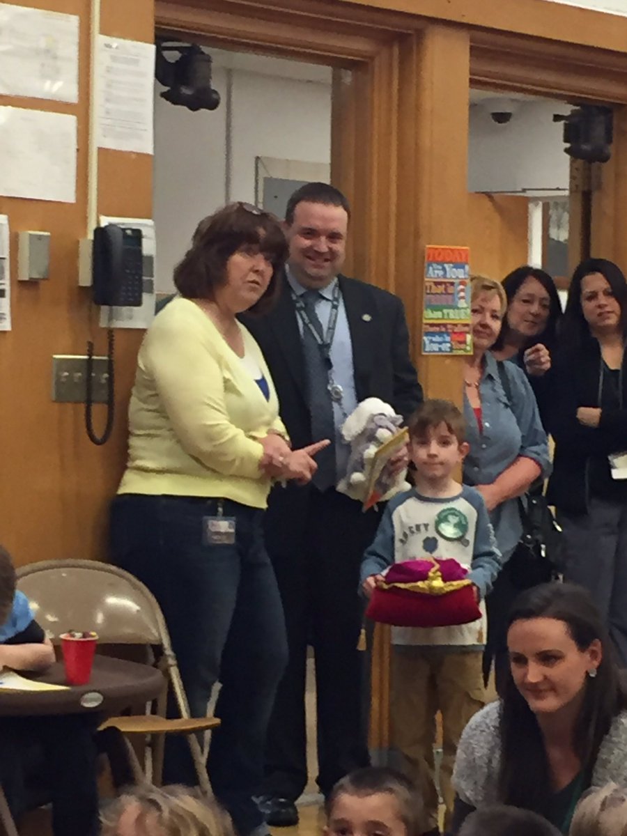 OCSRockwell's tweet image. The AMAZING Mumford! #royalreader @OCSJrSrHS @RobPrice15