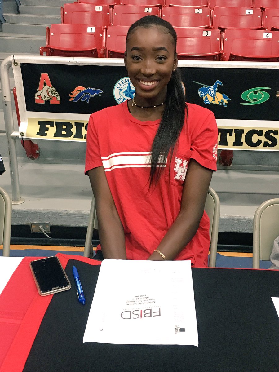 Congratulations to our own <a href="/Hawaxcx/">Hawa 🍒</a> for continuing her track &amp; field career at UH #GoCoogs 🖤❤️🐾🖤❤️🐾 <a href="/AHSBulldogTrack/">FB Austin Track & Field</a>
