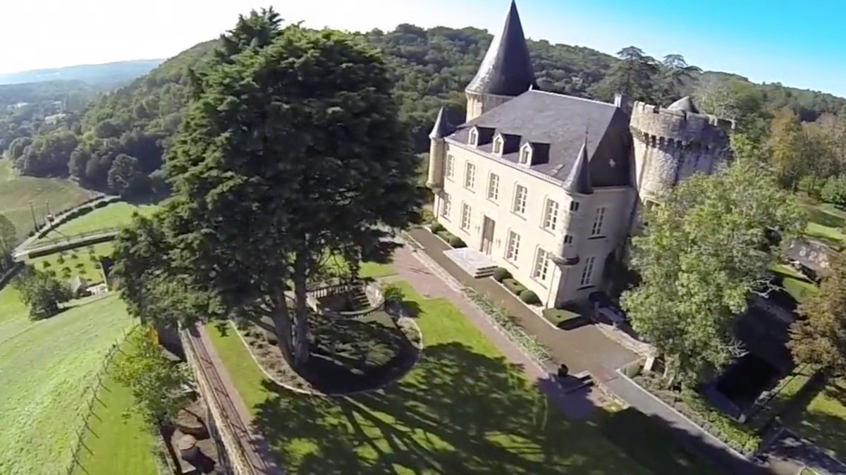 InfoDFMedia's tweet image. Looking forward to getting back to one of our favourite Chateau's for a re-shoot soon @simondolan