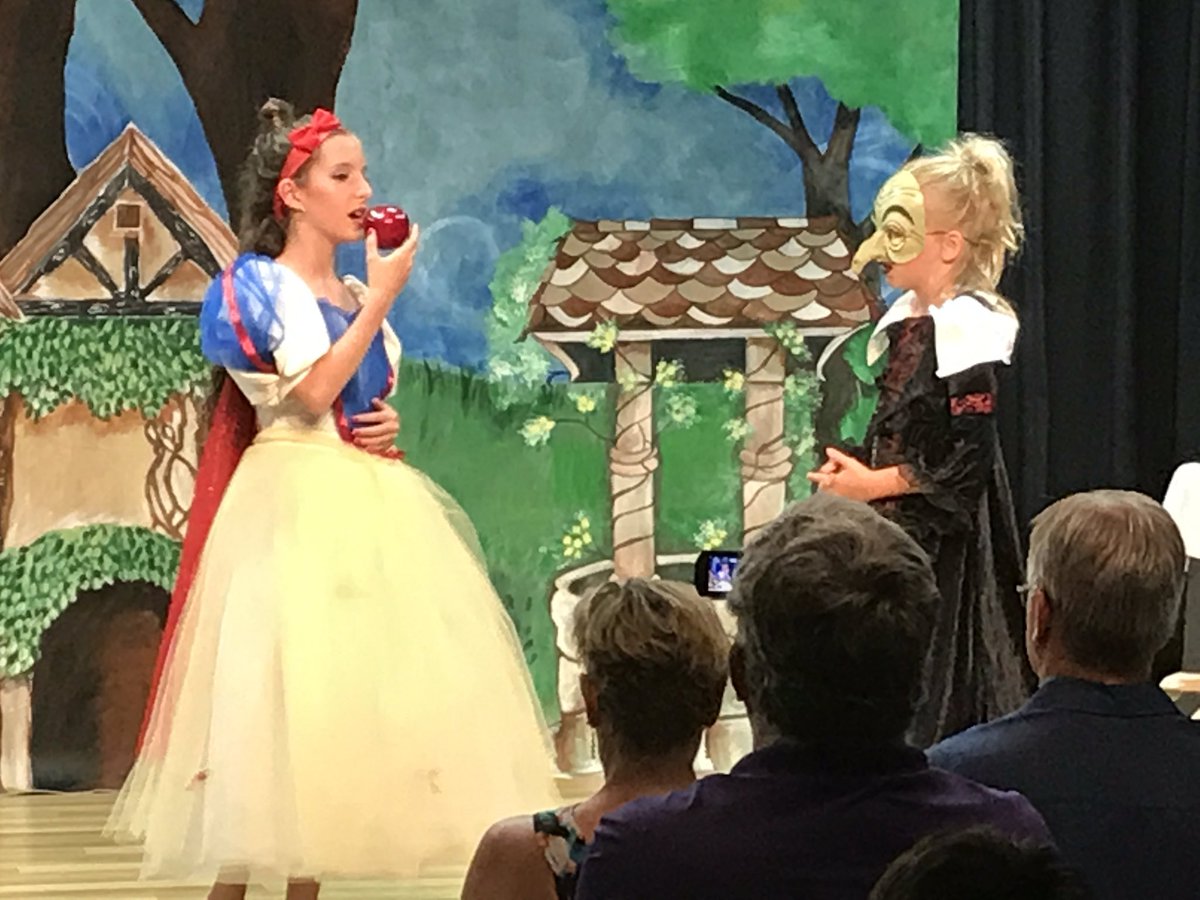 FMBeachSchool's tweet photo. The Fort Myers Beach Elementary drama club presents Snow White🍎 https://t.co/ixig7YmAGM
