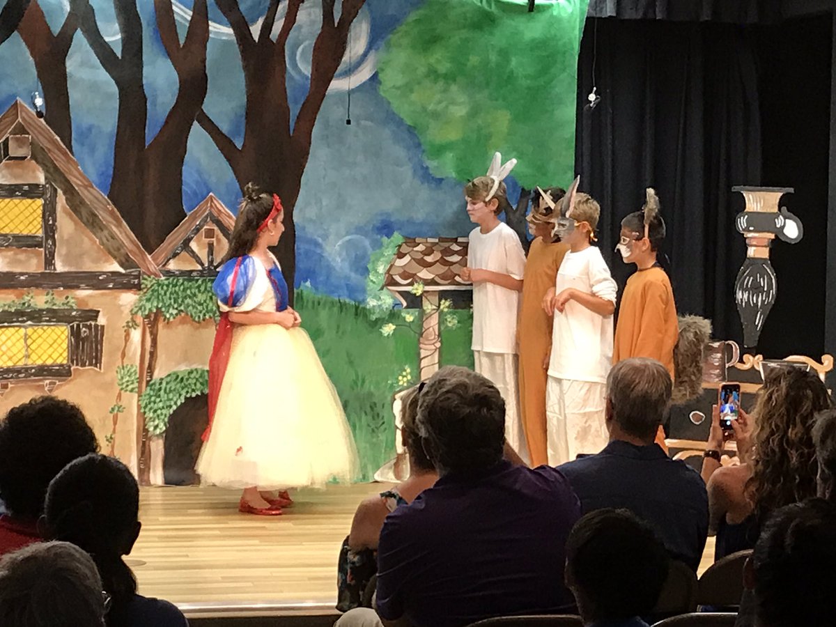 FMBeachSchool's tweet photo. The Fort Myers Beach Elementary drama club presents Snow White🍎 https://t.co/ixig7YmAGM