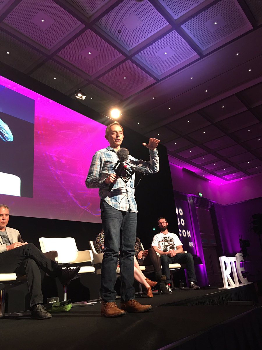 frafacchini's tweet photo. That's all the equipment @MikeCastellucci needs to do this magical images. #longform #documentary #mojocon360 @MojoConIRL https://t.co/K8y10aTj5y