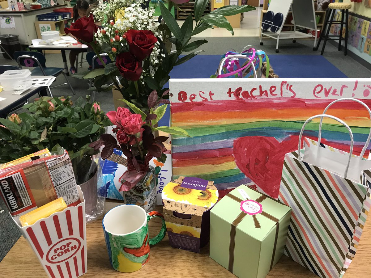 aprilb1971's tweet photo. Showered with LOVE from our sweet Kindergarteners this morning 💕. Thank you to all the wonderful parents #prekindergarten @PennyRoadES https://t.co/HNdEBiKi5R