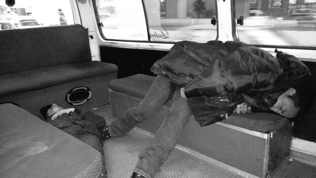 SomosNotaRoja's tweet photo. Tres muertos en asalto a camioneta de transporte público, dos de ellos supuestos asaltantes. Periférico y 1° de Mayo @retioMEX https://t.co/0tXOu7Y0Xs