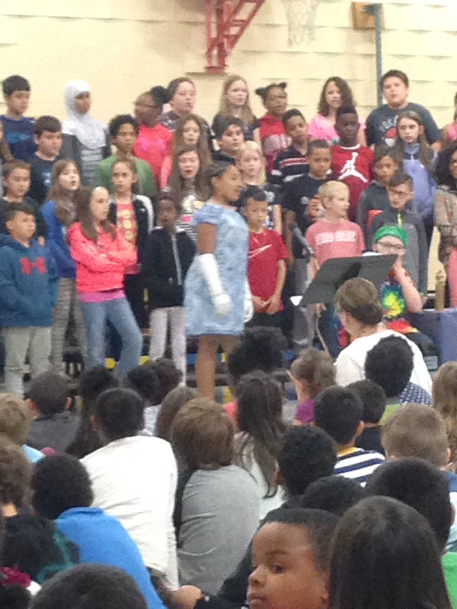 5thRoyalManor's tweet photo. Two great performances last night and this morning by the @RoyalManorgjps choir, drama club &amp; 4th graders. #thereispeace https://t.co/ibipKCPz3O