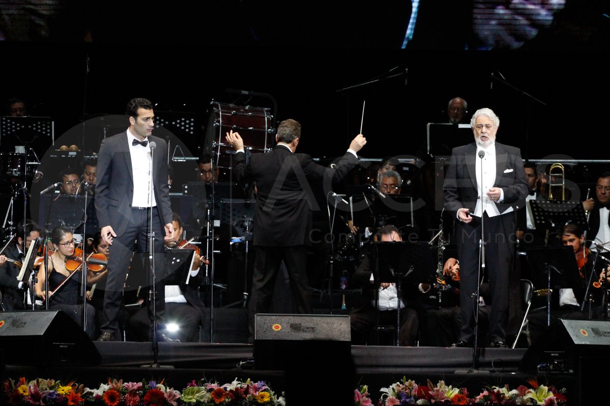 bloeches's tweet photo. Extraordinario recital @PlacidoDomingo en @AcropolisPuebla @rebeca_olvera... https://t.co/RmxLAROght by #PlacidoDomingo via @c0nvey https://t.co/imXnv7zczM