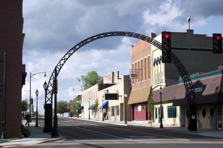 ILCollegeAlumni's tweet photo. Couldn't agree more: Jacksonville, Ill., named one of 30 Most Charming College Town Main Streets! https://t.co/XEiDLHWWU3 #IllinoisCollege https://t.co/F3dgptjEnO