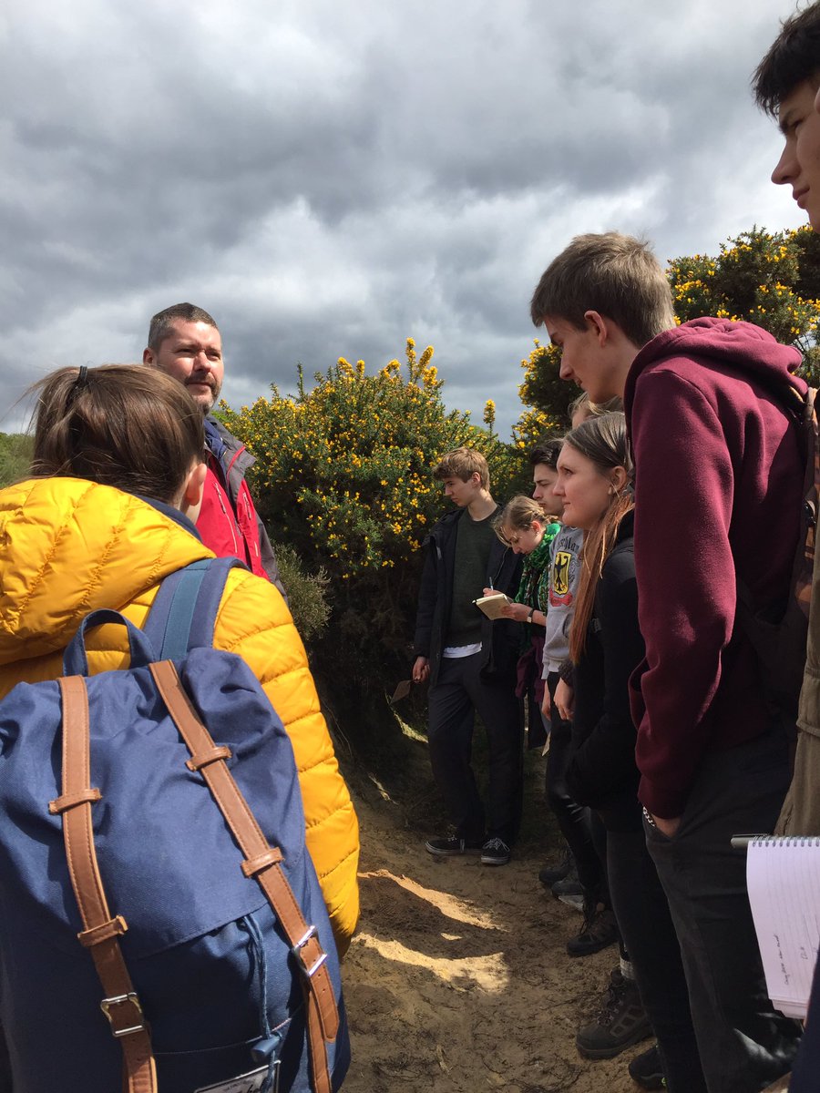 AnnaJBourne's tweet photo. Great to get back out in the field again with GEOG 2006 students @geogsouthampton @PLUSsoton https://t.co/kKGoq3bN2o