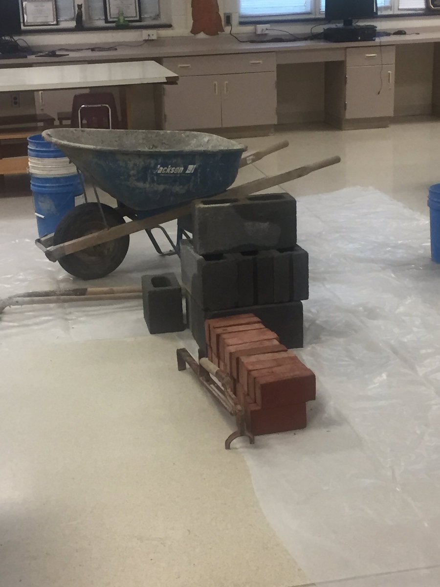 ChristopherStet's tweet photo. Kids are going to learn how to lay some brick and some block today! #careerfair #EHMIS #southwesternsd https://t.co/yMozAk7mBf