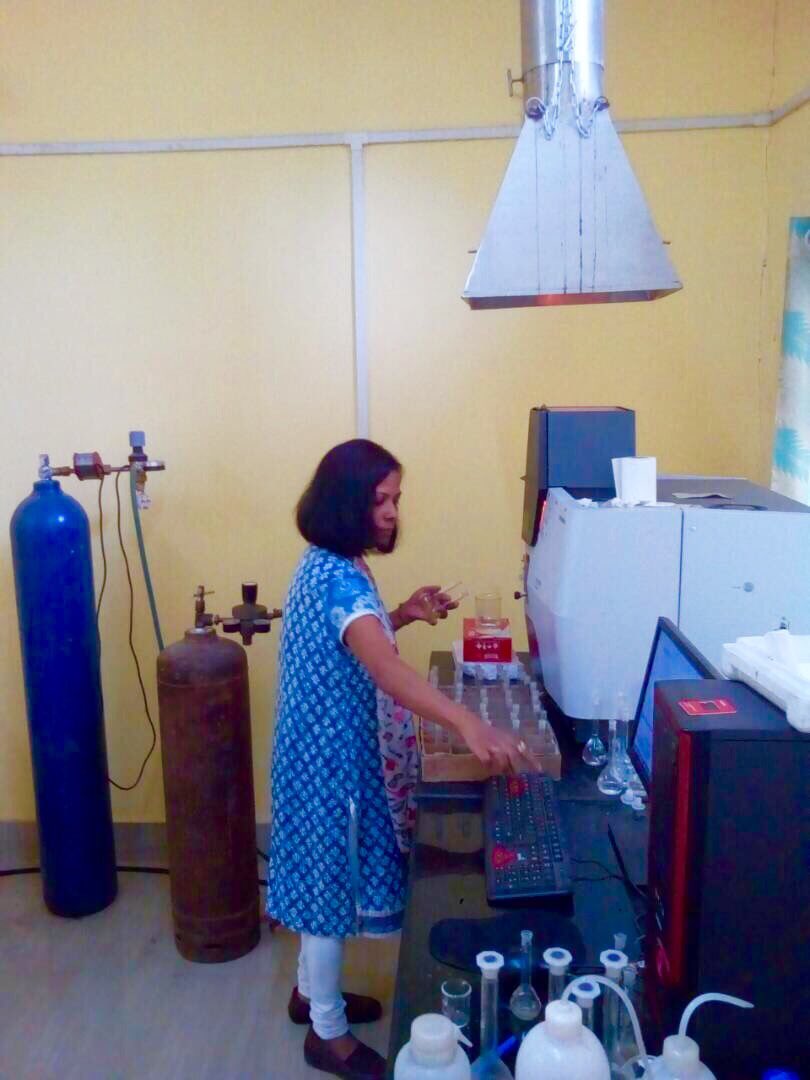 mowsamhazarika1's tweet photo. ADOs engaged in #micro_nutrient_analysis in computer operated #AtomicAbsorptionSpectrophotometer at #SoilTestingLaboratory, Guwahati. https://t.co/euNtkxSZCV