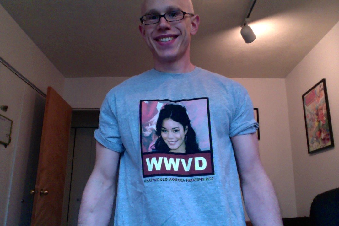 AdamsWorldBlog's tweet image. Shout out to @JenAppel_PR &amp;amp; @steph_maks for finding a way to have @VanessaHudgens all over me. You two rock!