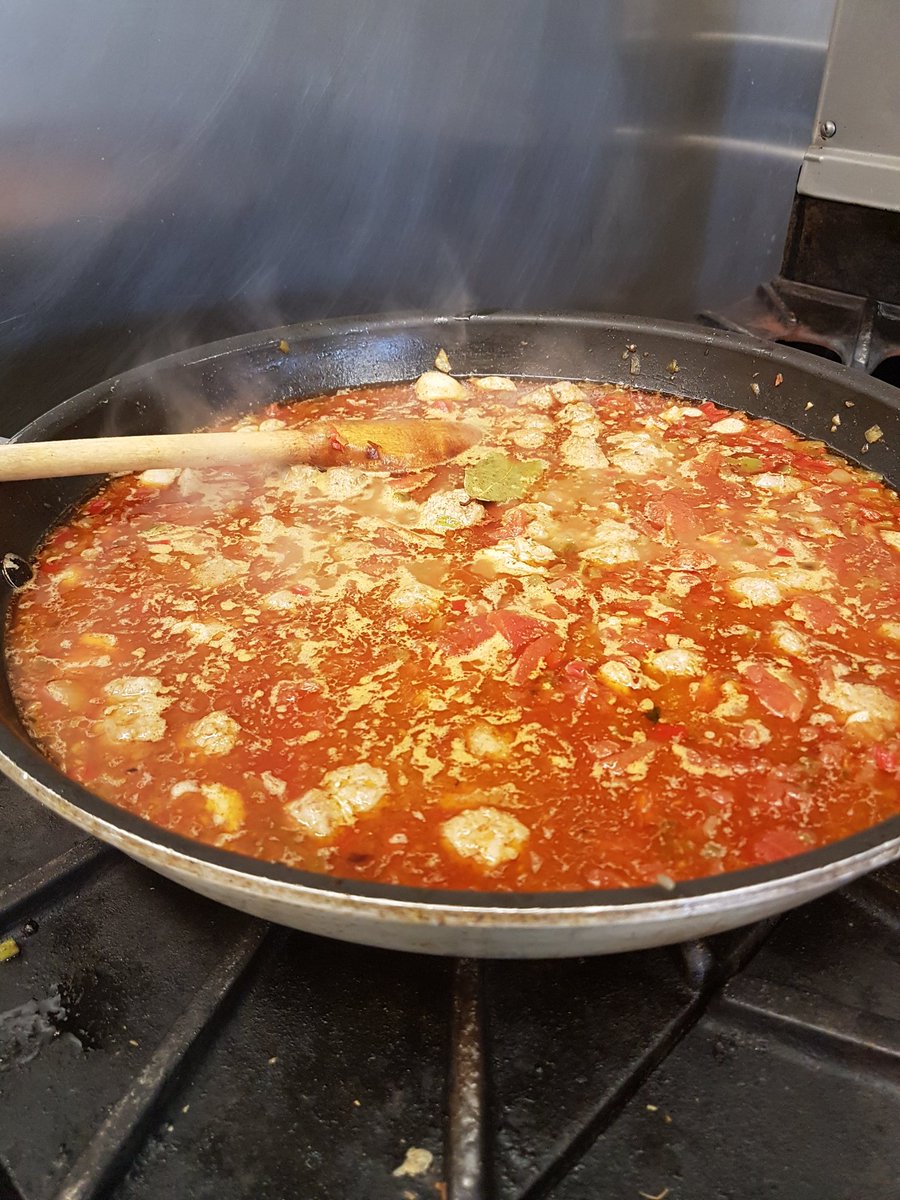 RBRCulinary's tweet photo. Cajun Creole jambalaya with corn bread...mmmmm #culinarystudents #RBRussell https://t.co/4AJligaXD3