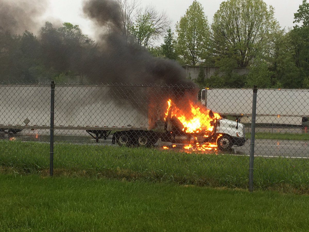 LSFD and <a href="/blueashfiredept/">Blue Ash Fire Dept</a> Tower61 and Engine 13 extinguished a Semi Truck on fire NB I71 <a href="/19mm/">土屋</a>