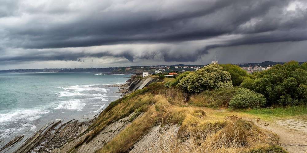 sudouest's tweet photo. Des orages attendus en début de nuit dans le Sud-Ouest https://t.co/aKSjnRjejA https://t.co/ZVHjTQrBHK