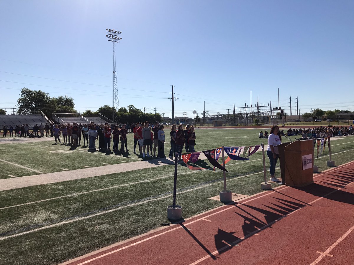 scclbuffs's tweet photo. SCHS #DecisionDay 2017! #GoBuffs https://t.co/9LV500O6g8