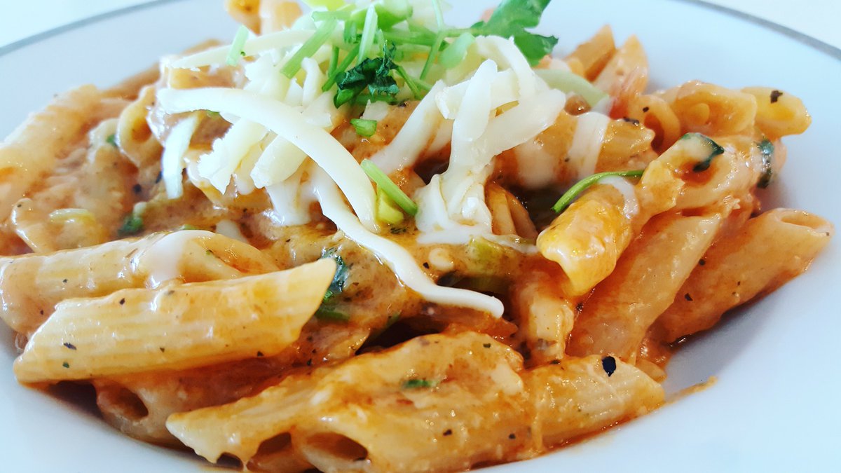 DSitel's tweet photo. cheesy tomato pasta with nutmeg and white pepper #CookingFever #cooking #food #winelover #homemade https://t.co/7bLYgWEfuL