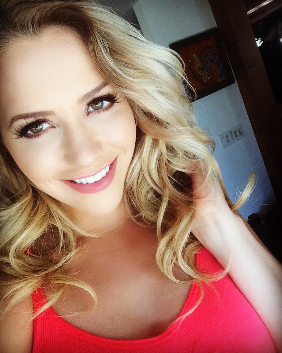 Mia Malkova on Twitter.