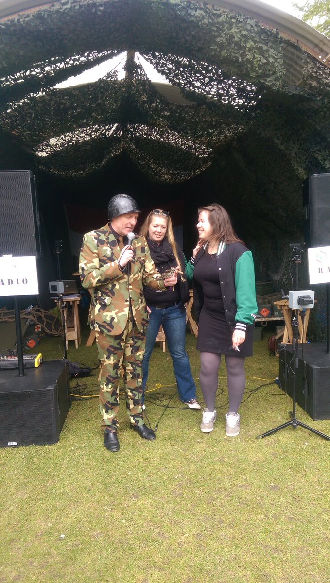 Two killerbees doing an interview with radio Freedom <a href="/BFZH/">Bevrijdingsfestival</a>