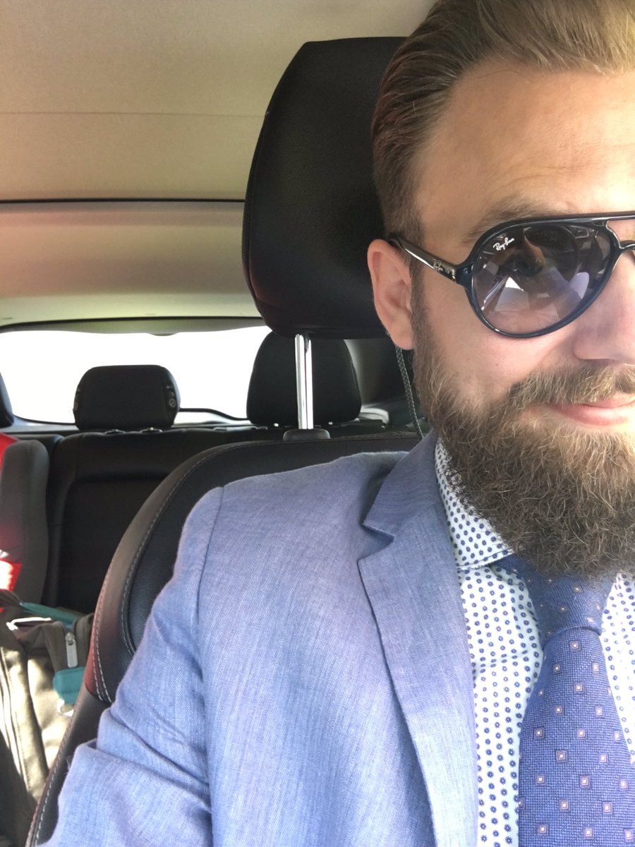 Si parte! Vi aspetto oggi alla Feltrinelli di Mestre alle 18.00 per conoscervi e raccontarvi i miei pensieri tra un estratto e un altro 😉