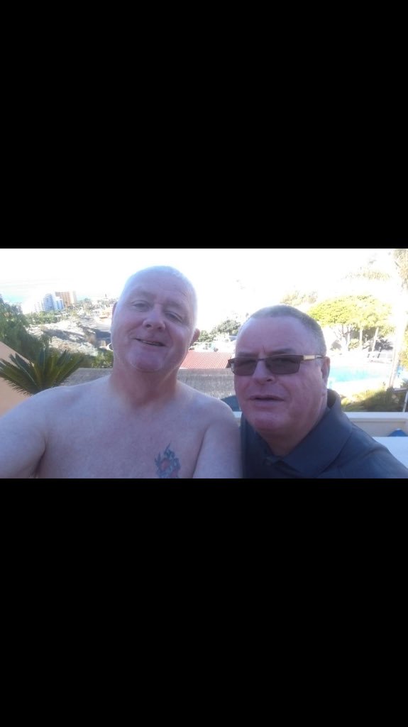 TheRealGMan75's tweet photo. @rxttle Which one is you?? Doesn't really matter which one cos you's both look like you've just come from a sex offenders meeting https://t.co/mnwxi8PNof