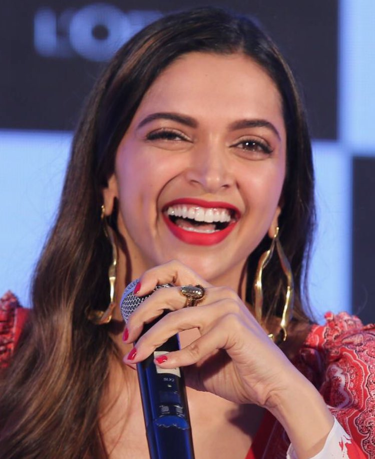 deepikaddicts's tweet photo. HQ- Many moods of Deepika Padukone at L'Oreal Paris India. ☺️😘 https://t.co/ZFJyqaogRG