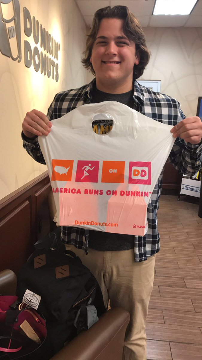 KJLIFE16's tweet photo. #kindnessforkenneth. @jeffjoyce1234 and Courtney bought 100 Munchkins for students taking Friday Finals!! https://t.co/2ylz5wTpBJ