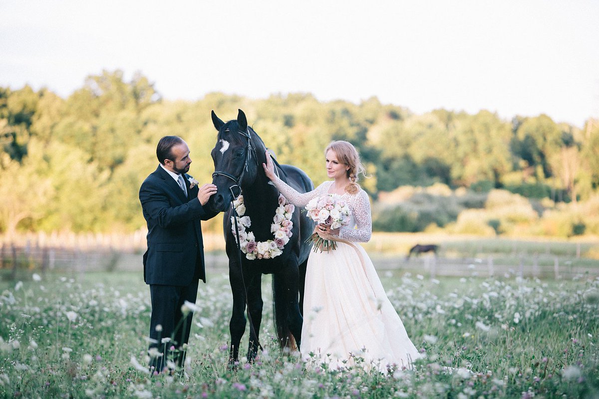 RustBeltLife's tweet photo. We have a #KYDerby inspired wedding on the blog complete with horse! https://t.co/6jXqI4m0fM https://t.co/UkhlIKtsk6