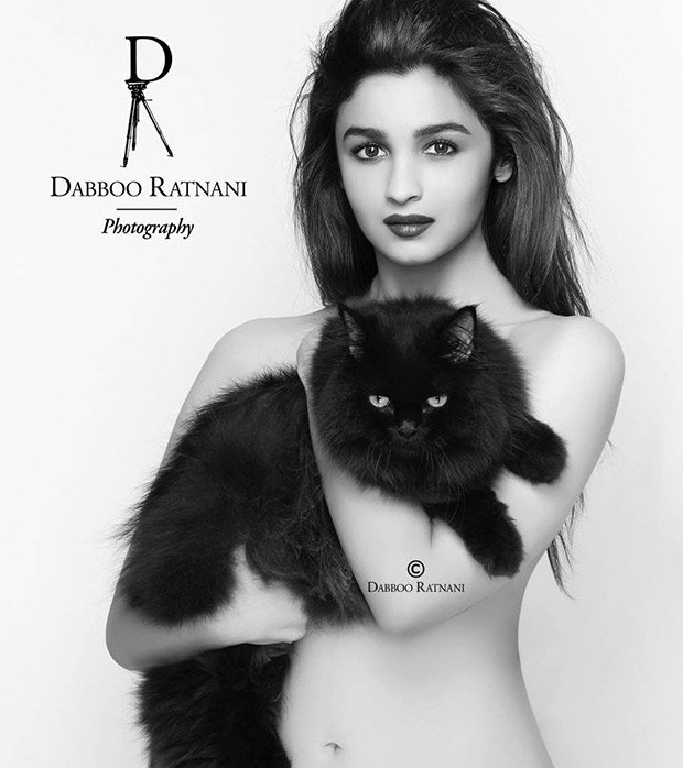 Bollyhungama's tweet photo. OMG! @aliaa08 goes topless, looks picture purr-fect!
https://t.co/LFYcpKo90O https://t.co/Uze5O4SpLa