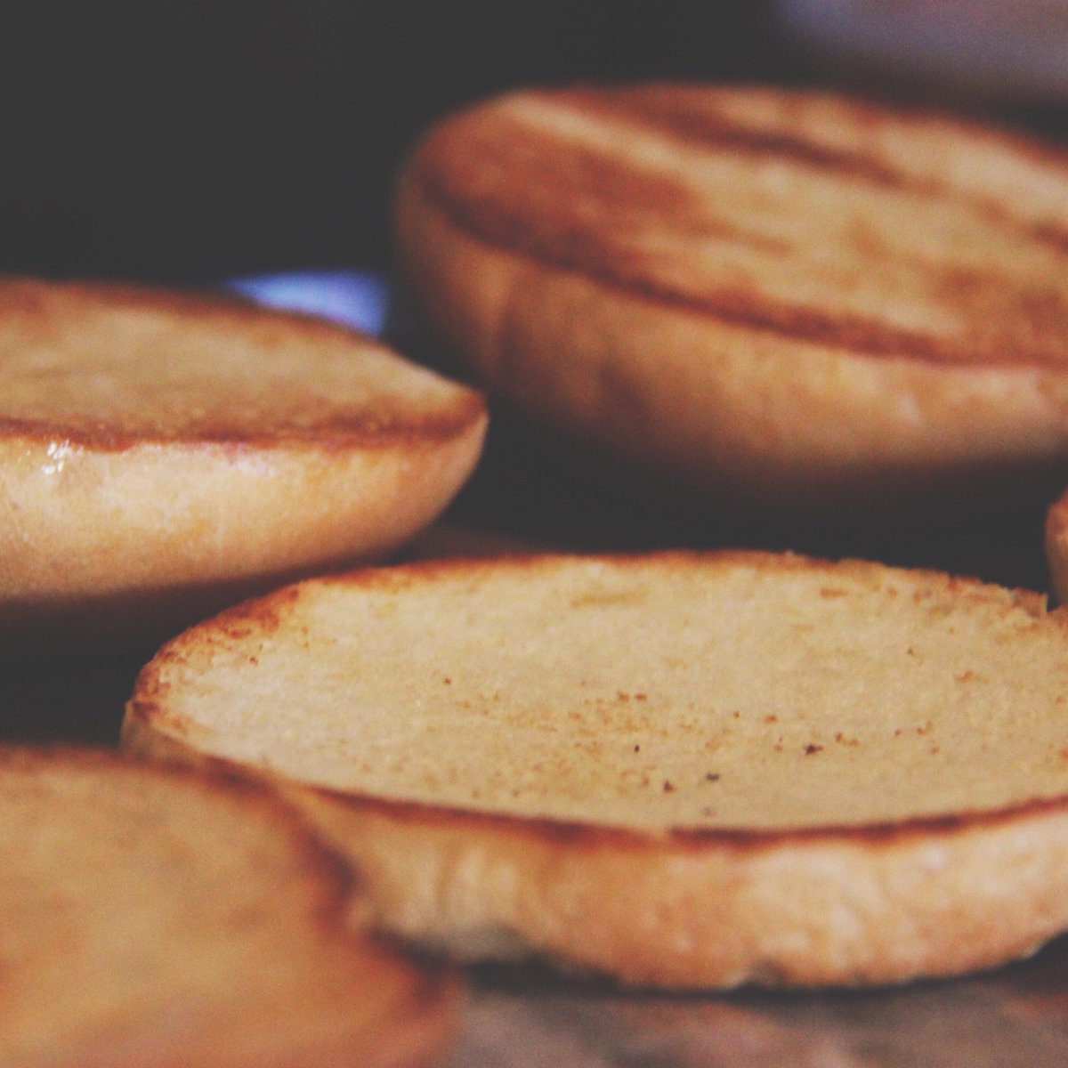 TheBurgerPatch's tweet photo. Sun’s Out Buns Out!  Can’t wait to show off these @truckeebread custom baked pillows of goodness. #BurgerPatch https://t.co/NgNNJfycn6