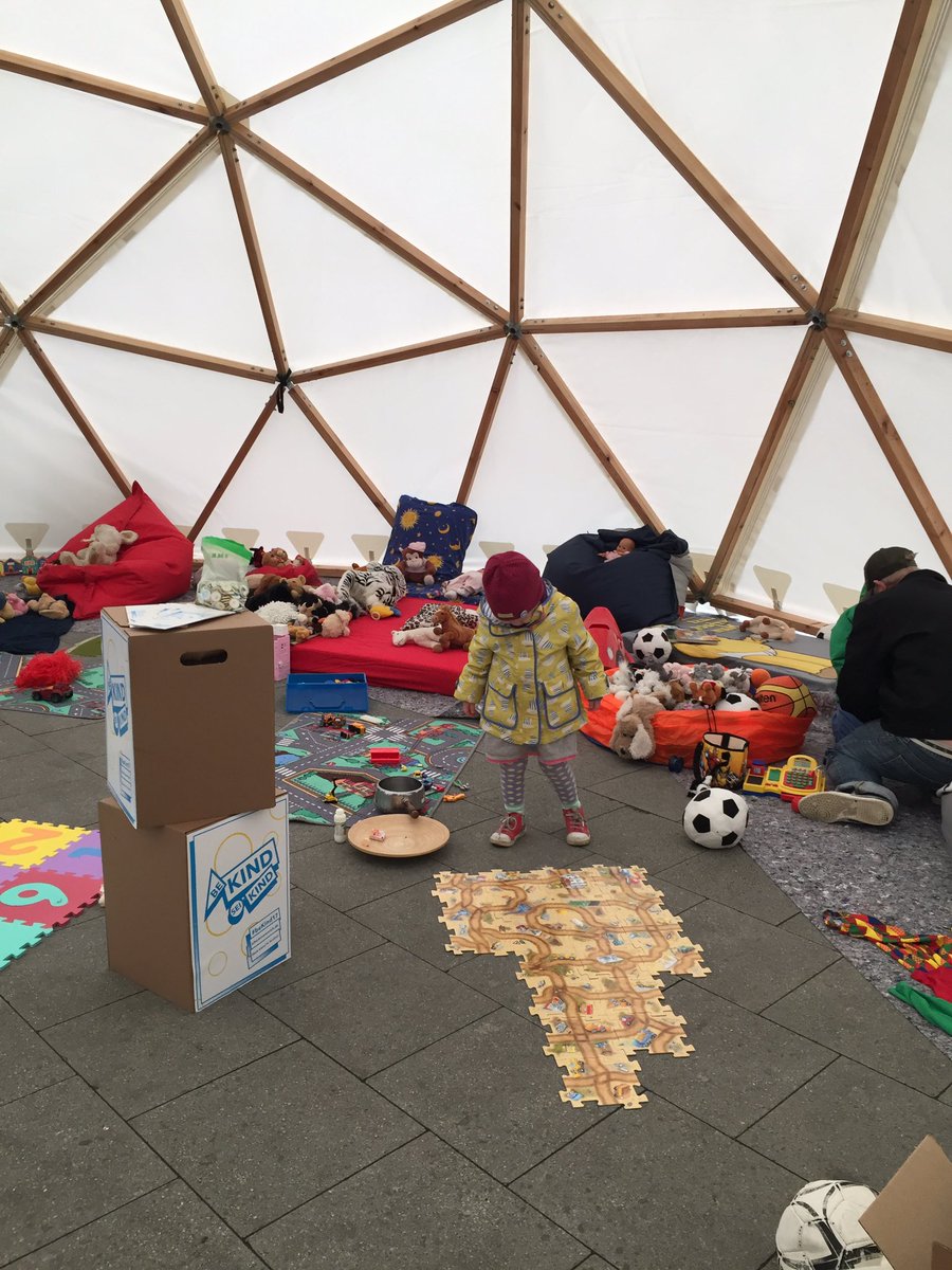 hliebe's tweet photo. Zeit zum Spielen! Kommt vorbei zum #Küchengarten und werdet wieder zum Kind
#bekind17 #icherinneremich https://t.co/foyViq51bT