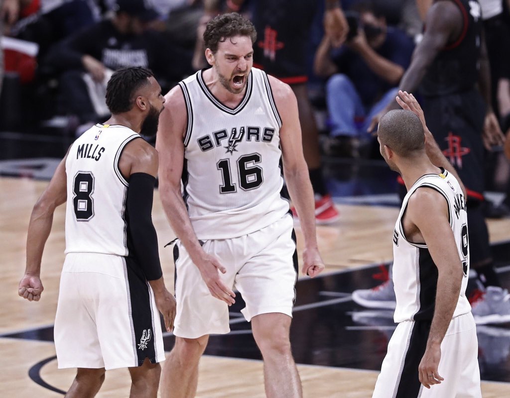 paugasol's tweet photo. #NBAPlayoffs 💪
#Game3 SASxHOU #WesternConferenceSemifinals 
#GoSpursGo ⚪️⚫️ https://t.co/dyKfw9cRX6