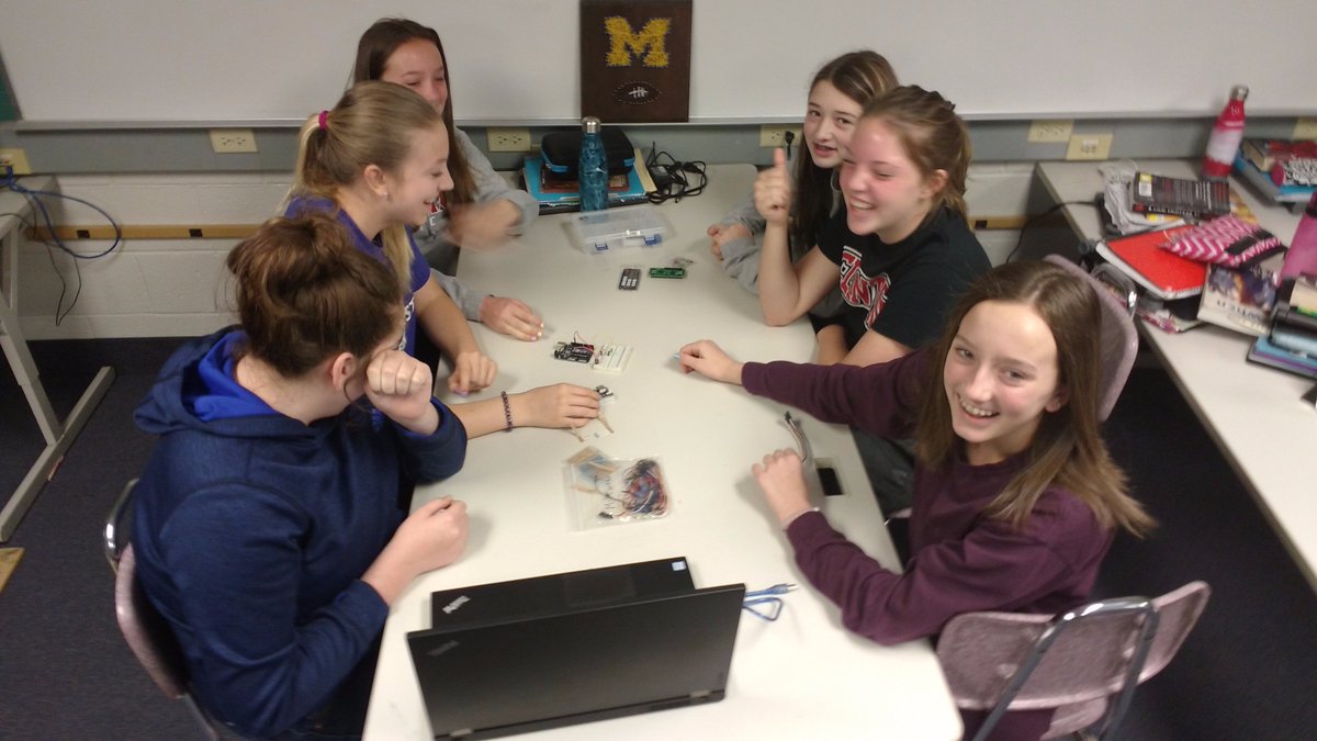 LafataCHS's tweet photo. Having fun with the ambassadorship at the Middle School https://t.co/ZnxdMyEIuN