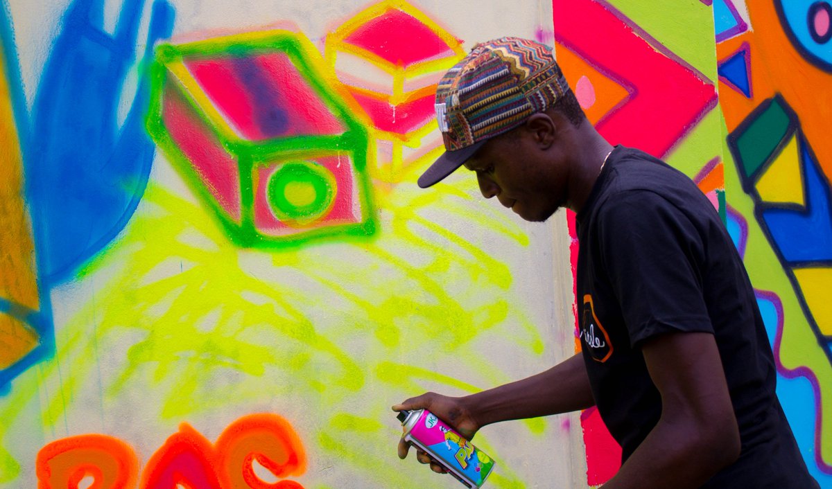AshaniVisuals's tweet photo. @sociallyafrica presents "The 8th edition of #ArtForACause # at Akinbaye pry sch..@saphotoacademy were there to shoot beautiful images... https://t.co/toBTyImgMC