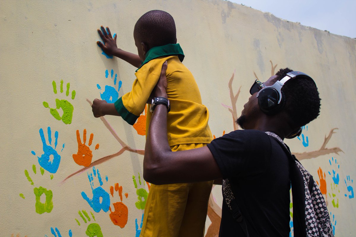 AshaniVisuals's tweet photo. @sociallyafrica presents "The 8th edition of #ArtForACause # at Akinbaye pry sch..@saphotoacademy were there to shoot beautiful images... https://t.co/toBTyImgMC