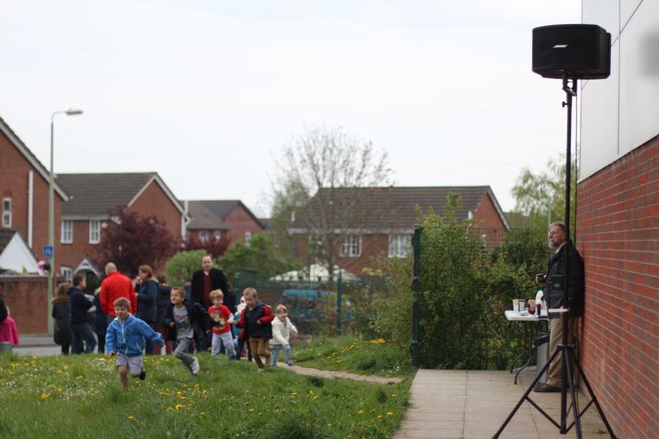 MH_SoundUK's tweet photo. Last Sunday we provided PA equipment outside @cabinlanechurch for Oswestry's Half Marathon. https://t.co/1Mp6EG7ulr