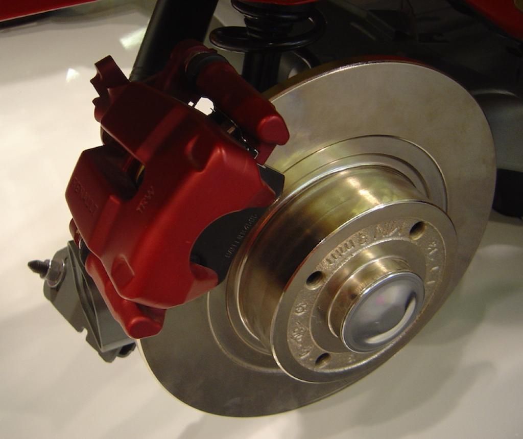 Kooki's tweet photo. DIY - HOW TO CHANGE YOUR VEHICLES BRAKES - @ronnkelly3 https://t.co/sg2OFOVgVR https://t.co/yTtIQKWvcS