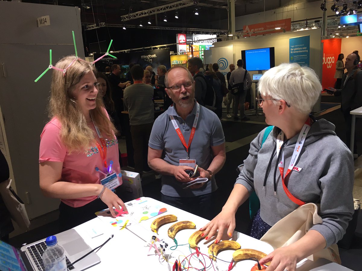 Did you know that apart from programming your #strawbees to move and blink #quirkbot is also a programmable #makeymakey #sett2017 #lekolar