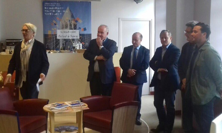 AlexGRENOT's tweet photo. Partenariat pour le Festival de #Saintes entre @ADepartementsF &amp; @Abbayeauxdames .
Présence du Président de l'ADF @Dbussereau @JP_Machon https://t.co/y8ULd0y3oN