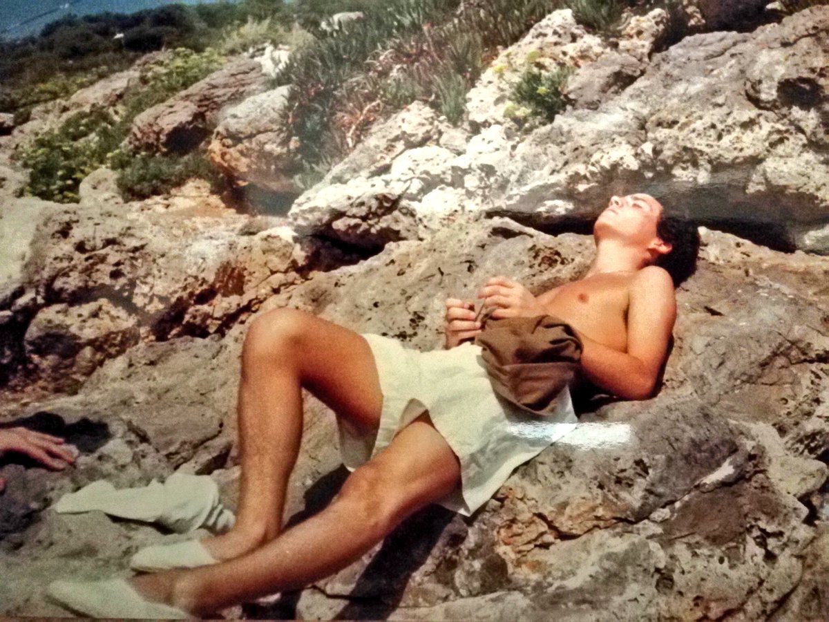 Chechu_Cdf's tweet image. Esos instantes en blanco, cuando ya no te extraña que no te extrañe. Esos instantes ya silenciados...esos instantes olvidados. #pazInterior