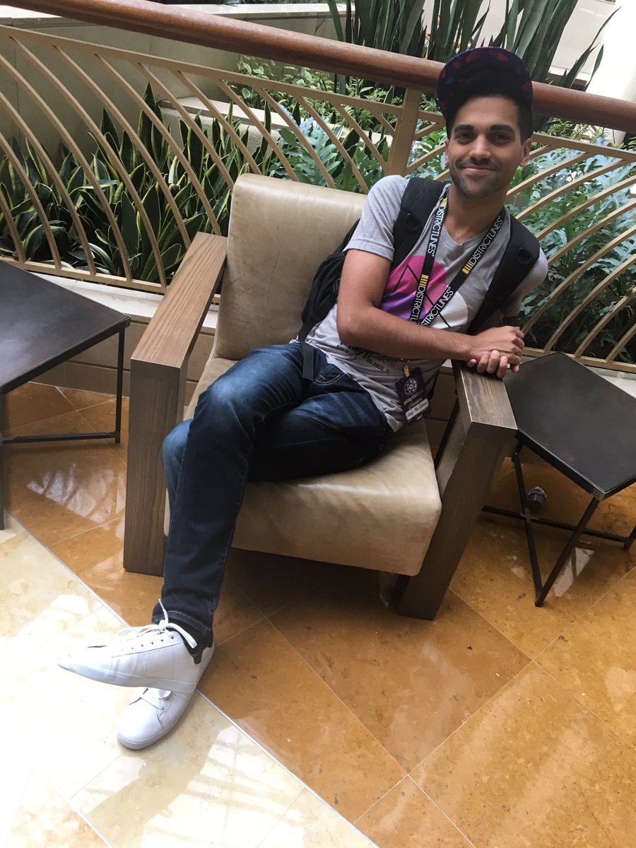 PlaylistLive's tweet photo. #AndyTheIntern ready to start the day and can't wait to meet you all! https://t.co/avKroEZOwf