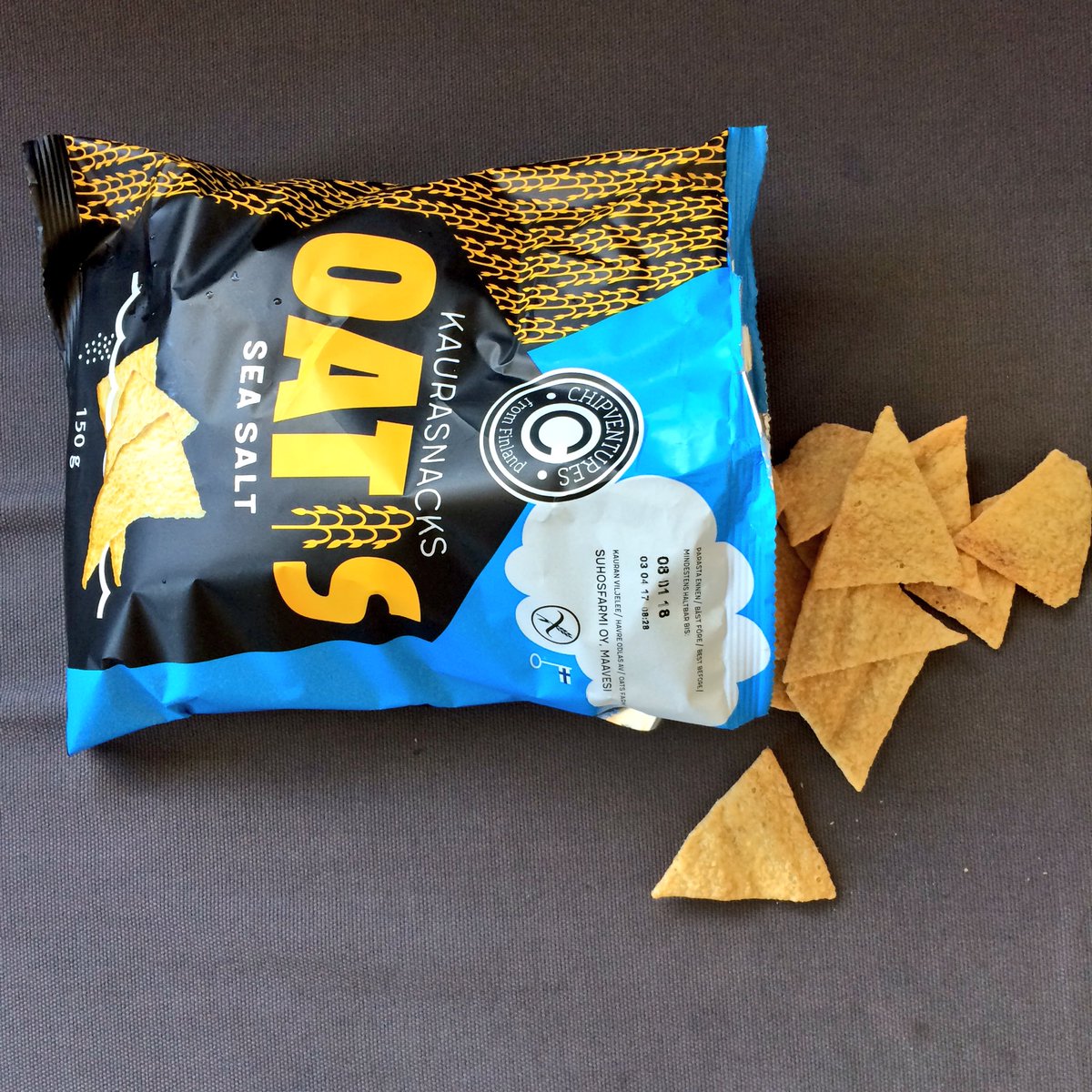 PaananenSatu's tweet photo. Kaikki priimaa: alkuperä, maku ja rapsakkuus. Kiitos! @RealSnacks #puhdaskaura #suomi100 #avainlippu #oatis #suhosfarmi #chipventures https://t.co/us8QIrw16I