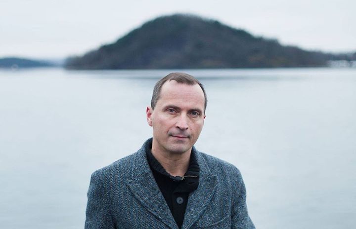 LaLineaLaterale's tweet image. Ecco un altro autore che incontrerò al @SalonedelLibro: Morten Andreas Strøksnes. In uscita per @IperboreaLibri "Il libro del mare". 🌐🐋