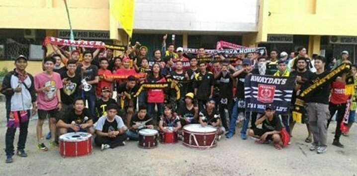 UltrasKarawang_'s tweet photo. Terima kasih BENGKULU FANS!!! 
#BLJ12 #ULTRASKRW #SPARTACK #BENGKULUFANS https://t.co/6RPNehfPTE