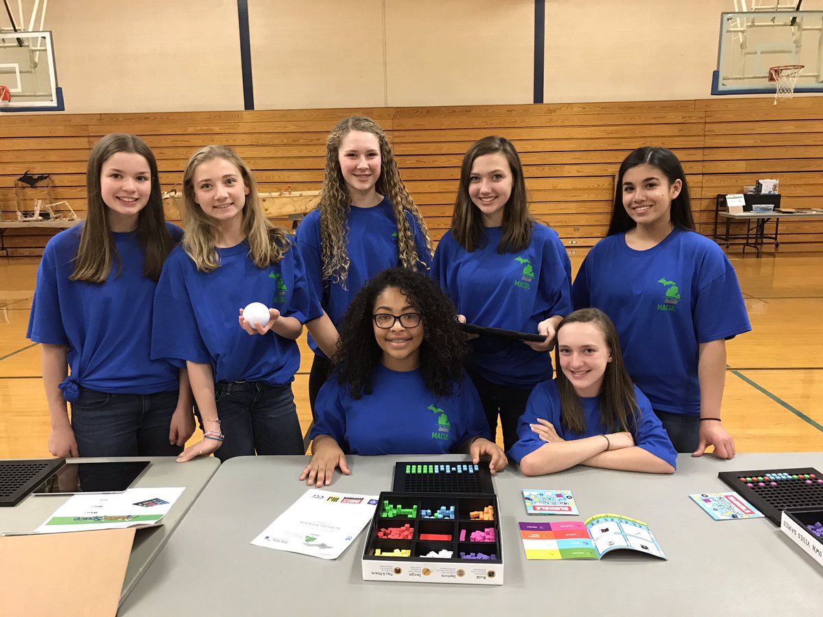 dholmes91's tweet photo. Awesome volunteers from Kingsford Middle School at #UPMACUL https://t.co/J4gOjEKSrV