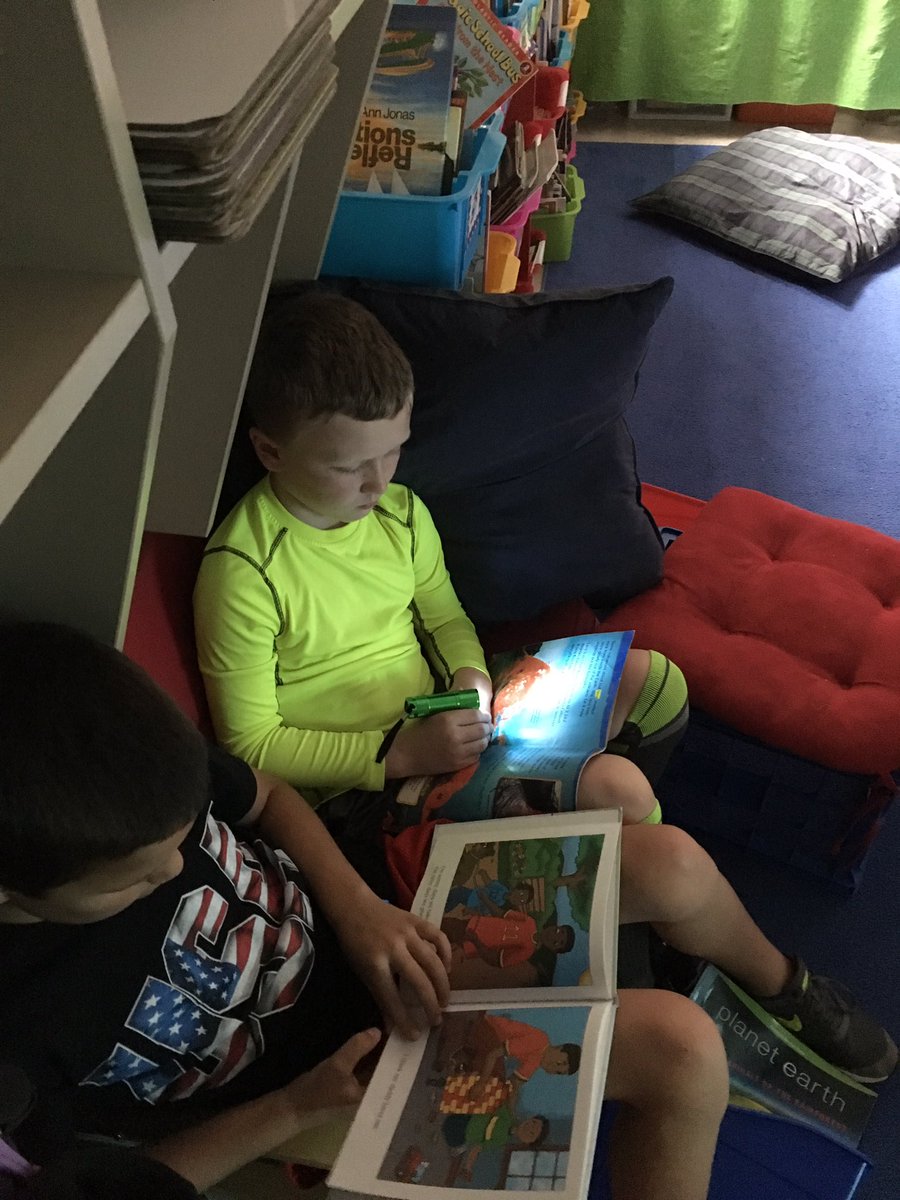 k_ulsh79's tweet photo. #flashlightfriday #clymercsd #daily5  #readtoself https://t.co/Xgif2mwRSu