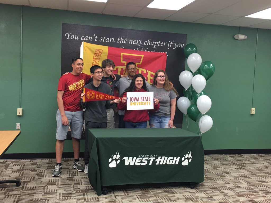 AmberKilburn1's tweet photo. @WHS_Activities college signing day is starting! #ReachHigher #BetterMakeRoom @IowaStateU @siouxcityschool https://t.co/ar5ZG4Sk0u